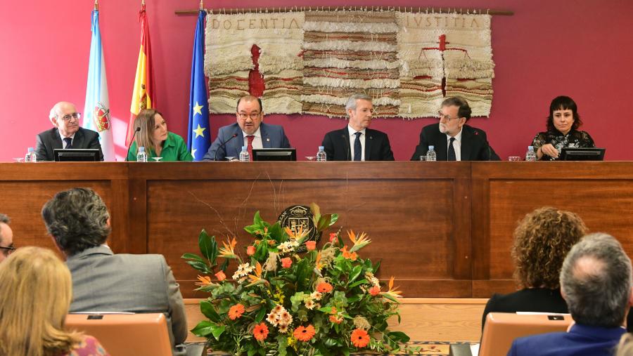 De esquerda a dereita, Fernando Suanzes, Ana Gude, Antonio López, Alfonso Rueda, Mariano Rajoy e Sonia E. Rodríguez. FOTO: Santi Alvite De esquerda a dereita, Fernando Suanzes, Ana Gude, Antonio López, Alfonso Rueda, Mariano Rajoy e Sonia E. Rodríguez. FOTO: Santi Alvite