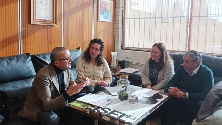 De esquerda a dereita, Gonzalo Fernández, Elena Cortés, Patricia Cupeiro e Ramón Cabarcos, na EASD Ramón Falcón De esquerda a dereita, Gonzalo Fernández, Elena Cortés, Patricia Cupeiro e Ramón Cabarcos, na EASD Ramón Falcón