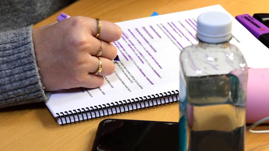 Cada un dos módulos consta de 25 horas e será recoñecido con 1 ECTS por competencias transversais (lingua) para todas as titulacións. FOTO: Santi Alvite Cada un dos módulos consta de 25 horas e será recoñecido con 1 ECTS por competencias transversais (lingua) para todas as titulacións. FOTO: Santi Alvite
