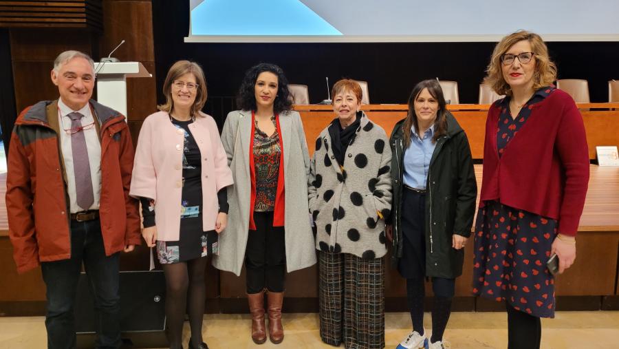 De esquerda a dereita, José Luis Villaverde, Eva López Barrio, Antonia Morillas, Isabel Jiménez Lucena, Sabela López Figueiras e Beatriz Gómez Barrera De esquerda a dereita, José Luis Villaverde, Eva López Barrio, Antonia Morillas, Isabel Jiménez Lucena, Sabela López Figueiras e Beatriz Gómez Barrera