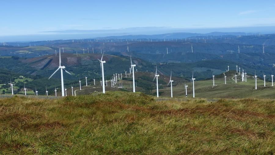 Parque eólico localizado na Serra do Xistral Parque eólico localizado na Serra do Xistral