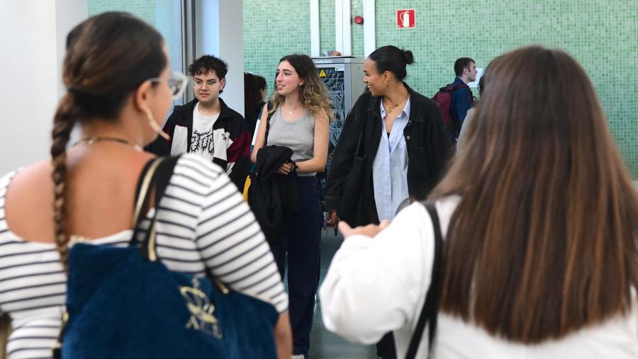 Na selección do alumnado valoraranse os méritos académicos, tendo prioridade no proceso de selección as prácticas curriculares sobre as extracurriculares. FOTO: Santi Alvite Na selección do alumnado valoraranse os méritos académicos, tendo prioridade no proceso de selección as prácticas curriculares sobre as extracurriculares. FOTO: Santi Alvite
