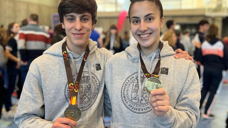 Tomás Fernández e Irene Montemuíño posan coas súas respectivas medallas Tomás Fernández e Irene Montemuíño posan coas súas respectivas medallas