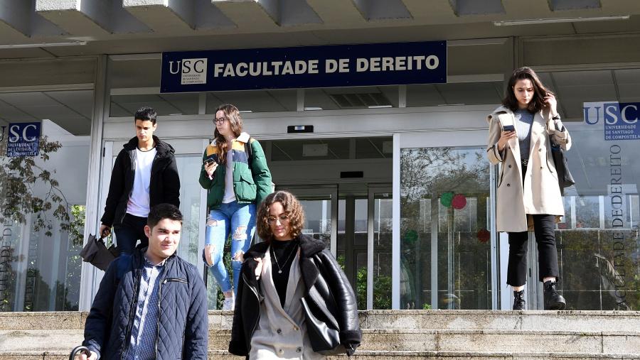 A Facultade de Dereito difundiu o comunicado este martes 4. FOTO: Santi Alvite A Facultade de Dereito difundiu o comunicado este martes 4. FOTO: Santi Alvite