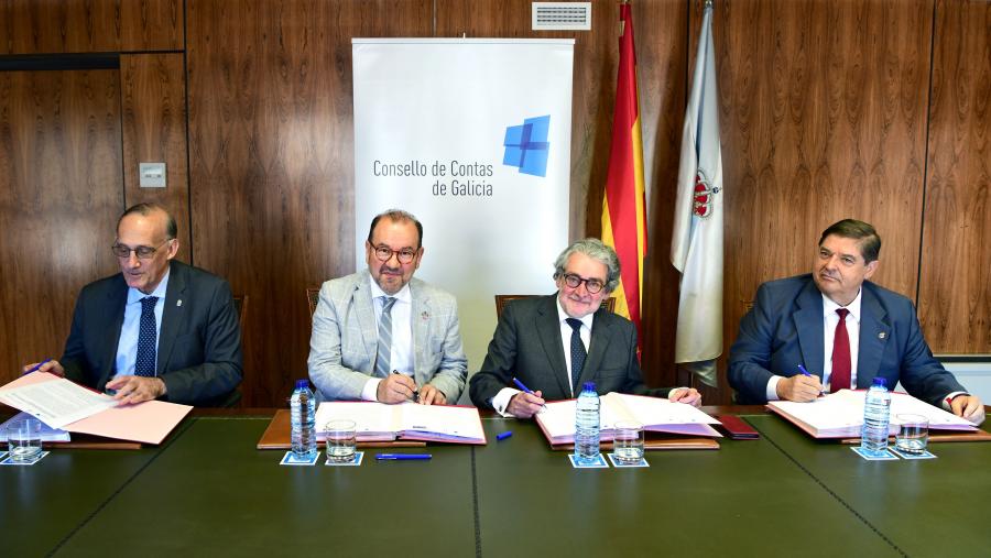 Os reitores das tres universidades públicas galegas asinaron os seus respectivos convenios co Consello de Contas. De esquerda a dereita, Manuel Reigosa, Antonio López, José Antonio Redondo e Julio Abalde. FOTO: Santi Alvite Os reitores das tres universidades públicas galegas asinaron os seus respectivos convenios co Consello de Contas. De esquerda a dereita, Manuel Reigosa, Antonio López, José Antonio Redondo e Julio Abalde. FOTO: Santi Alvite