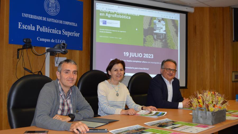 Roberto Iglesias, Rosa Romero e Javier Bueno, na presentación do ciclo sobre AgroRobótica Roberto Iglesias, Rosa Romero e Javier Bueno, na presentación do ciclo sobre AgroRobótica
