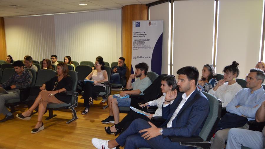 Participantes nas xornadas sobre xerontecnoloxía e IA, na EPS de Enxeñaría