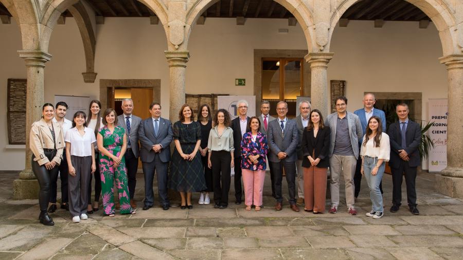 Foto de familia con todas as persoas premiadas. FOTO: RAGC Foto de familia con todas as persoas premiadas. FOTO: RAGC