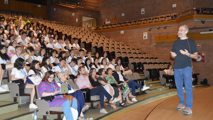 Manuel Vicente, na apertura do XI Campus de Verán XuvenCiencia, en Veterinaria