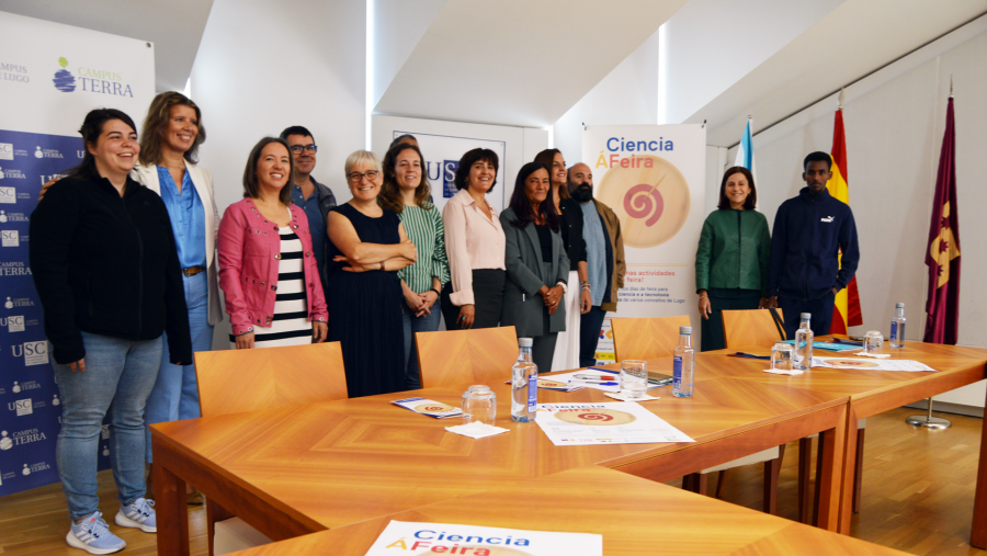 Participantes na presentación do proxecto 'Ciencia á Feira', no lugués Pazo de Montenegro Participantes na presentación do proxecto 'Ciencia á Feira', no lugués Pazo de Montenegro