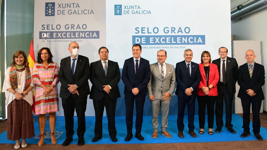 O reitor Antonio López e a vicerreitora María José López Couso, entre os asistentes ao acto. FOTO: Santi Alvite O reitor Antonio López e a vicerreitora María José López Couso, entre os asistentes ao acto. FOTO: Santi Alvite