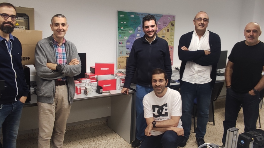 Profesorado do grao en Robótica, con parte do material cedido por Beckhoff Automation Profesorado do grao en Robótica, con parte do material cedido por Beckhoff Automation