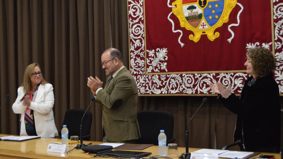 Carmen Sarceda recibe os parabéns do reitor Antonio López e da secretaria Xeral da USC, Dulce García Mella Carmen Sarceda recibe os parabéns do reitor Antonio López e da secretaria Xeral da USC, Dulce García Mella