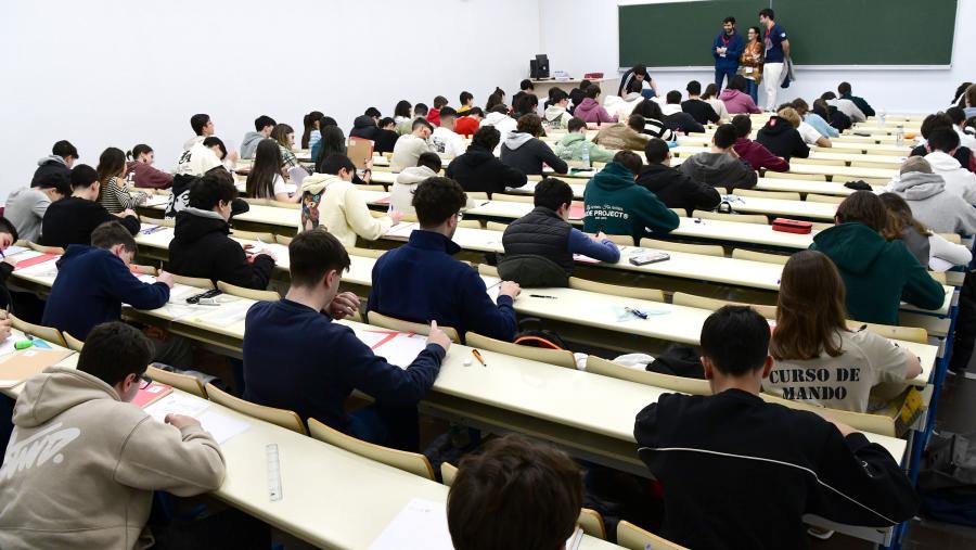 Nestas probas, o estudantado participante enfróntanse a seis problemas. FOTO: Santi Alvite Nestas probas, o estudantado participante enfróntanse a seis problemas. FOTO: Santi Alvite