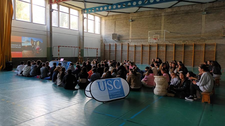 Alumnos de CC da Educación asistindo á clase teórica Alumnos de CC da Educación asistindo á clase teórica