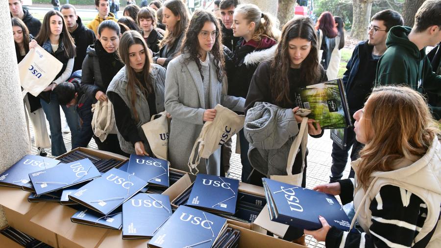 A iniciativa está organizada polo programa A Ponte entre o Ensino Medio e a USC. FOTO: Santi Alvite
