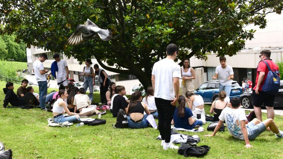 Estudantes no Campus Norte da USC. FOTO: Santi Alvite Estudantes no Campus Norte da USC. FOTO: Santi Alvite