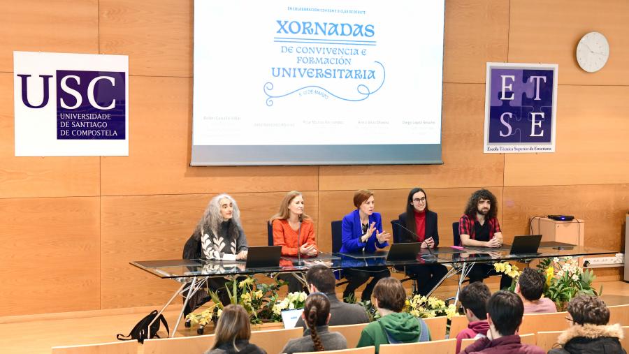 De esquerda a dereita, Belén Caballo, Julia González, Pilar Murias, Antía Vilas e Diego López. Foto: Santi Alvite De esquerda a dereita, Belén Caballo, Julia González, Pilar Murias, Antía Vilas e Diego López. Foto: Santi Alvite