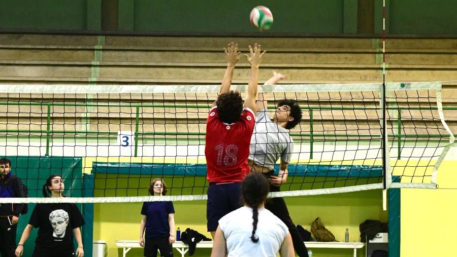 Alumnado da USC nun partido de voleibol Alumnado da USC nun partido de voleibol