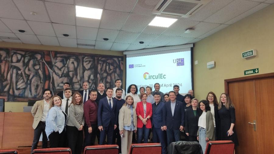 Foto de grupo das persoas participantes Foto de grupo das persoas participantes