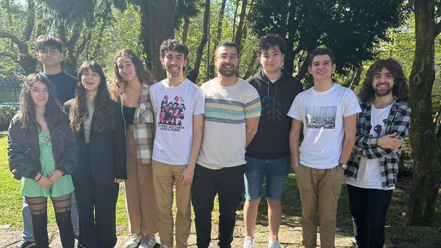 Foto de grupo de parte da actual coordinadora do Consello do Estudantado da USC Foto de grupo de parte da actual coordinadora do Consello do Estudantado da USC