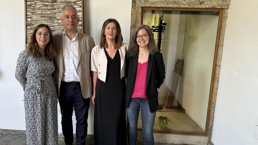 De esquerda a dereita: a investigadora Carmen de Santiago; o secretario xeral da Lingua, Valentín García; a coordinadora do proxecto, Pilar Lorenzo; e a investigadora Mariña Bermúdez De esquerda a dereita: a investigadora Carmen de Santiago; o secretario xeral da Lingua, Valentín García; a coordinadora do proxecto, Pilar Lorenzo; e a investigadora Mariña Bermúdez