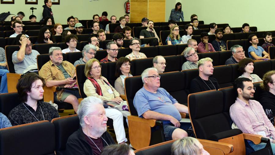 As persoas participantes chegan de todas as partes do mundo, na que é a cita máis multitudinaria dende que comzou a celebrarse esta conferencia. Foto: Santi Alvite As persoas participantes chegan de todas as partes do mundo, na que é a cita máis multitudinaria dende que comzou a celebrarse esta conferencia. Foto: Santi Alvite
