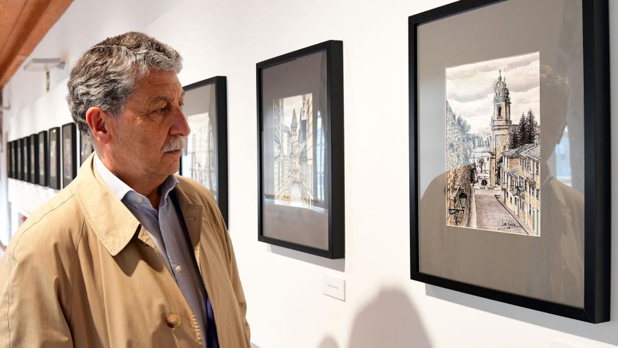José Yáñez diante dunha das obras da exposición. Foto: Santi Alvite José Yáñez diante dunha das obras da exposición. Foto: Santi Alvite