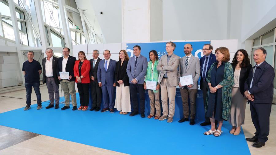 Representantes dos mestrados de Excelencia con representantes da Consellería de Educación no acto de recoñecemento