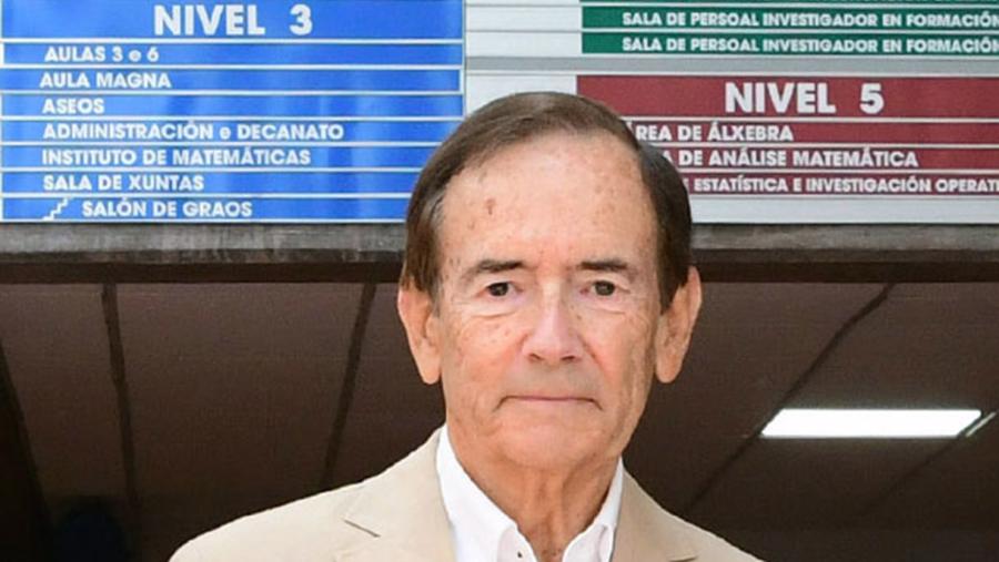 Alfredo Bermúdez de Castro López-Varela é profesor emérito da USC. FOTO: Santi Alvite Alfredo Bermúdez de Castro López-Varela é profesor emérito da USC. FOTO: Santi Alvite