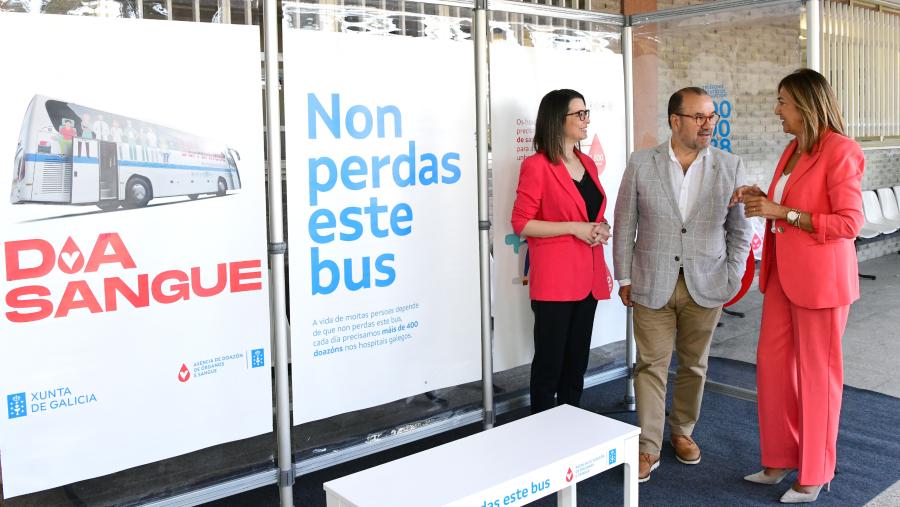 O reitor, a directora de ADOS e a decana de Enfermaría presentaron a campaña. Foto: Santi Alvite O reitor, a directora de ADOS e a decana de Enfermaría presentaron a campaña. Foto: Santi Alvite