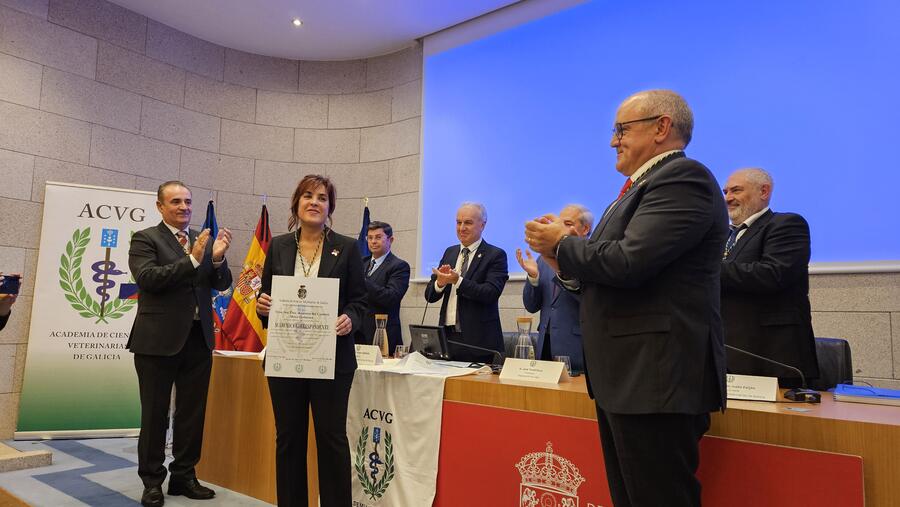 A profesora Mora durante o acto A profesora Mora durante o acto