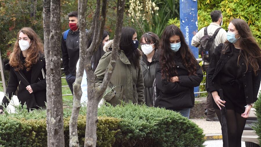 Imaxe de arquivo de estudantes na USC durante a pandemia da covid. Foto: santi Alvite Imaxe de arquivo de estudantes na USC durante a pandemia da covid. Foto: santi Alvite