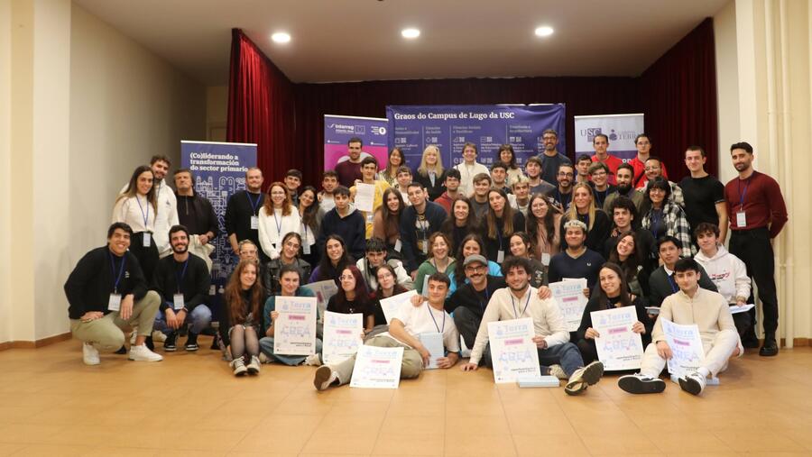 Foto de familia das persoas participantes Foto de familia das persoas participantes