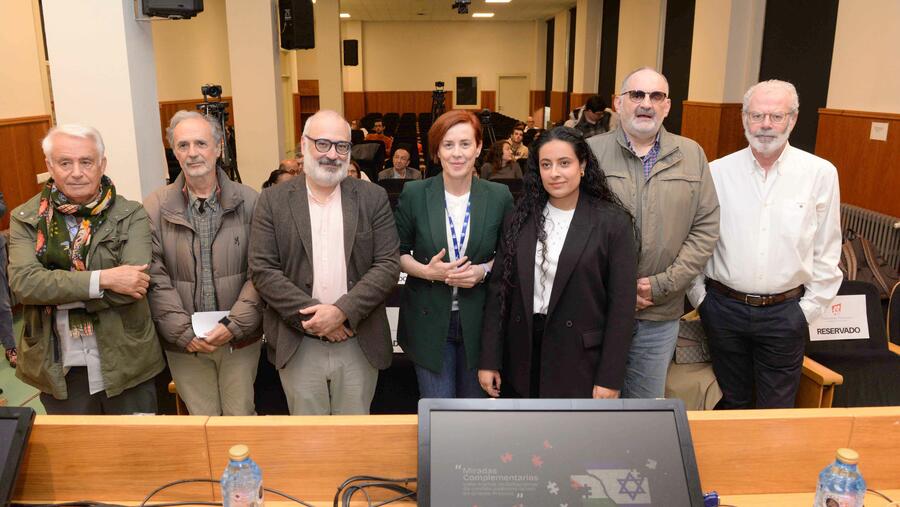 Ghaleb Jaber Ibrahim, esquerda, García Soto, De Donato, Murias, Sara Ashour, Losada e Núñez. FOTO: Fundación Araguaney Ghaleb Jaber Ibrahim, esquerda, García Soto, De Donato, Murias, Sara Ashour, Losada e Núñez. FOTO: Fundación Araguaney