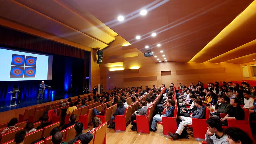 Instante da conferencia de Krishna Rajagopal na Semana da Ciencia do IGFAE do pasado ano Instante da conferencia de Krishna Rajagopal na Semana da Ciencia do IGFAE do pasado ano