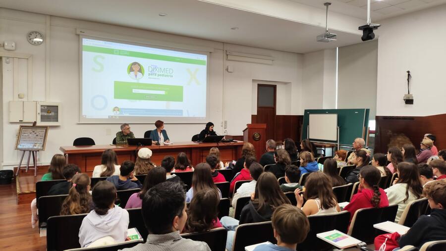 A versión en galego de 'Diximed' presentouse en Medicina coa asistencia das alumnas e alumnos que participaron no proxecto A versión en galego de 'Diximed' presentouse en Medicina coa asistencia das alumnas e alumnos que participaron no proxecto