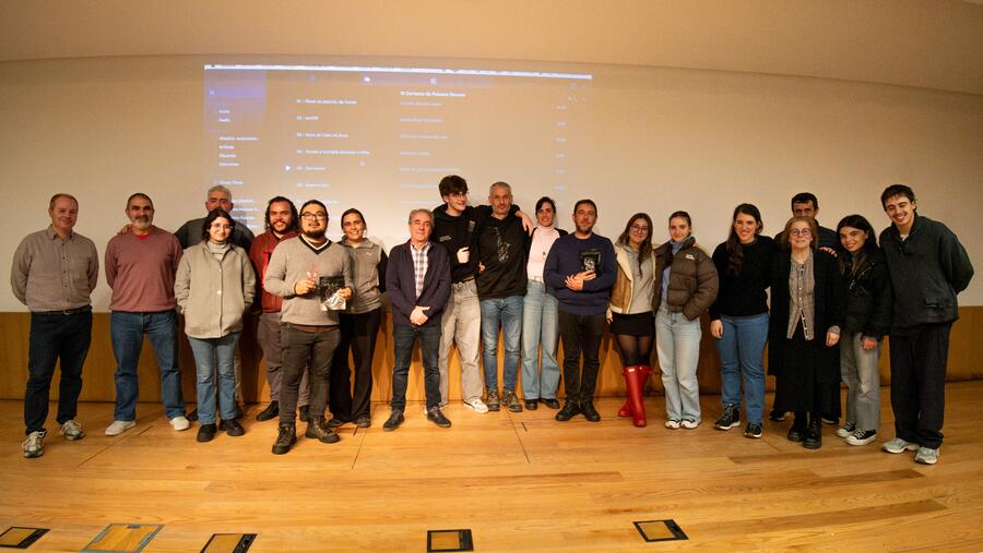 Foto de familia das persoas participantes na entrega de galardóns Foto de familia das persoas participantes na entrega de galardóns