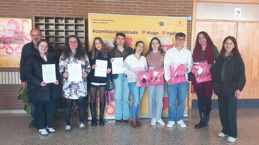 Foto de familia coas persoas premiadas que asistiron ao acto Foto de familia coas persoas premiadas que asistiron ao acto