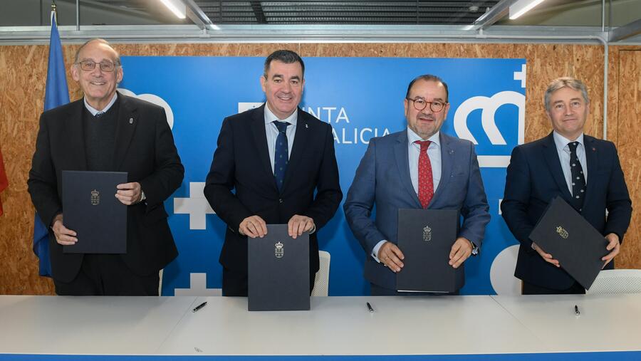 Os tres reitores e o conselleiro asinaron o convenio. Foto: Xunta de Galicia Os tres reitores e o conselleiro asinaron o convenio. Foto: Xunta de Galicia
