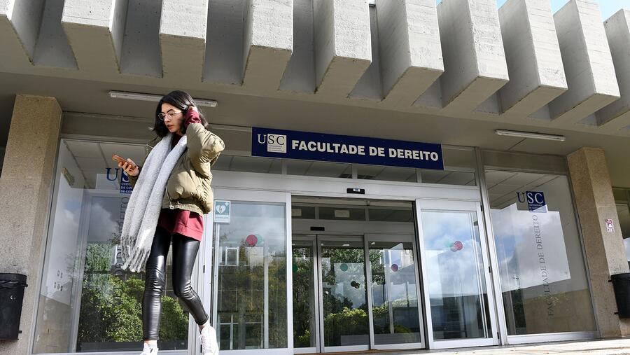 Apelan á reiteración dunha titulación xa existente e dubidan que o plan proposto poida garantir “uns mínimos formativos para o futuro estudantado” Apelan á reiteración dunha titulación xa existente e dubidan que o plan proposto poida garantir “uns mínimos formativos para o futuro estudantado”
