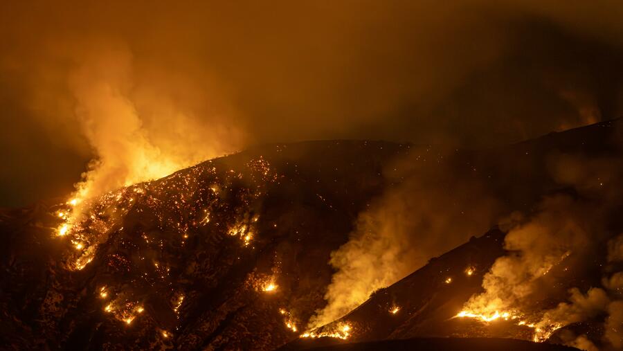As características sociodemográficas da poboación tamén poderían explicar o comportamento do lume. Imaxe de arquivo dun lume en California. FOTO: Pexels As características sociodemográficas da poboación tamén poderían explicar o comportamento do lume. Imaxe de arquivo dun lume en California. FOTO: Pexels
