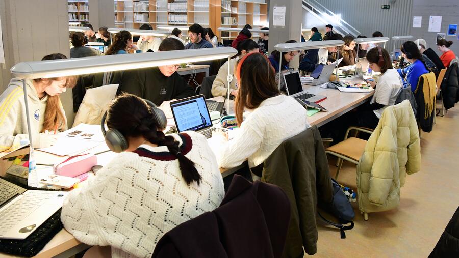 O estudantado intercambiará horas de estudo por axuda humanitaria. Foto: Santi Alvite O estudantado intercambiará horas de estudo por axuda humanitaria. Foto: Santi Alvite