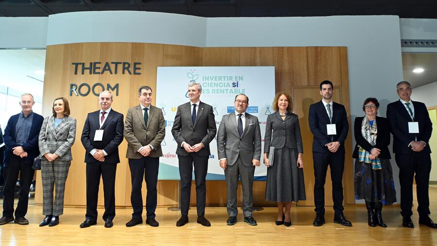 Autoridades asistentes á reunión no CiMUS. Foto: Santi Alvite Autoridades asistentes á reunión no CiMUS. Foto: Santi Alvite
