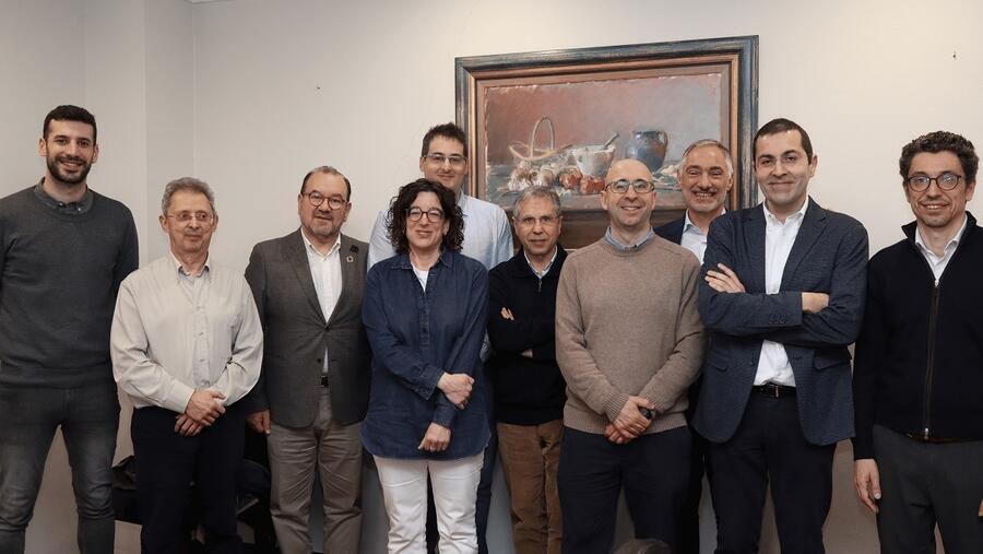 Foto de grupo dos promotores de EnergHius co reitor e membros do CiTIUS e da AVTE Foto de grupo dos promotores de EnergHius co reitor e membros do CiTIUS e da AVTE