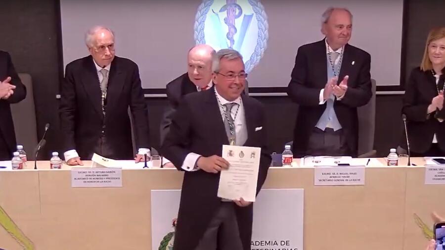O profesor Cifuentes durante o acto de ingreso que tivo lugar en Madrid O profesor Cifuentes durante o acto de ingreso que tivo lugar en Madrid