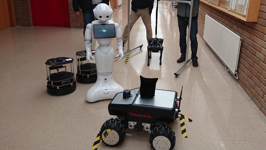 Robots cos que traballan no Campus de Lugo Robots cos que traballan no Campus de Lugo