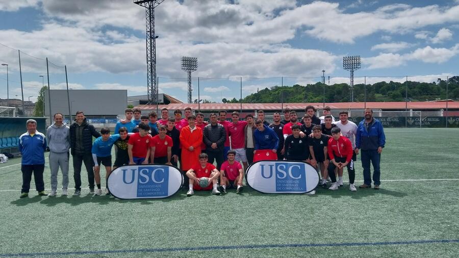 Foto de familia de deportistas e autoridades Foto de familia de deportistas e autoridades