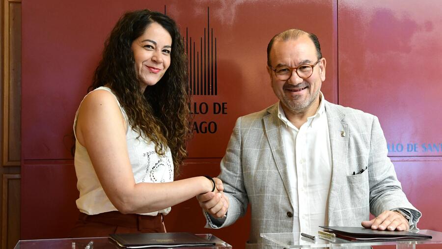 Antonio López e María Rozas na sinatura do convenio. Foto: Santi Alvite