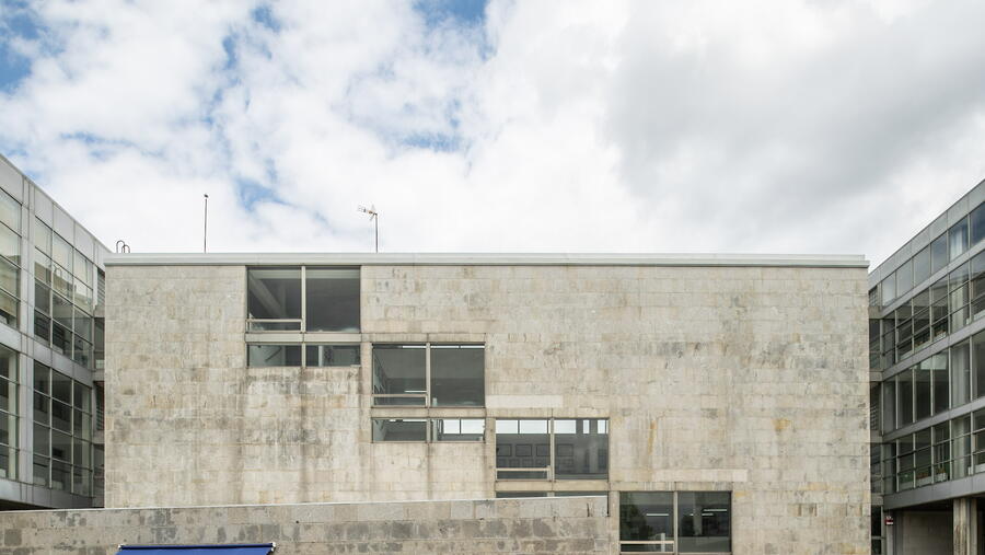 O Instituto ten a súa sede na Facultade de Filoloxía O Instituto ten a súa sede na Facultade de Filoloxía